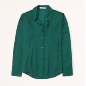 A&F Long-Sleeve Satin Button-Up Shirt in Green